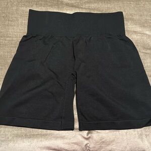 Black nvgtn contour seamless shorts